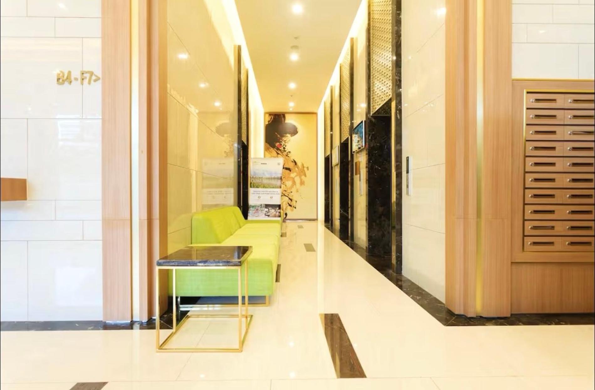 Zo Rivergate Free Pool Ho Chi Minh City