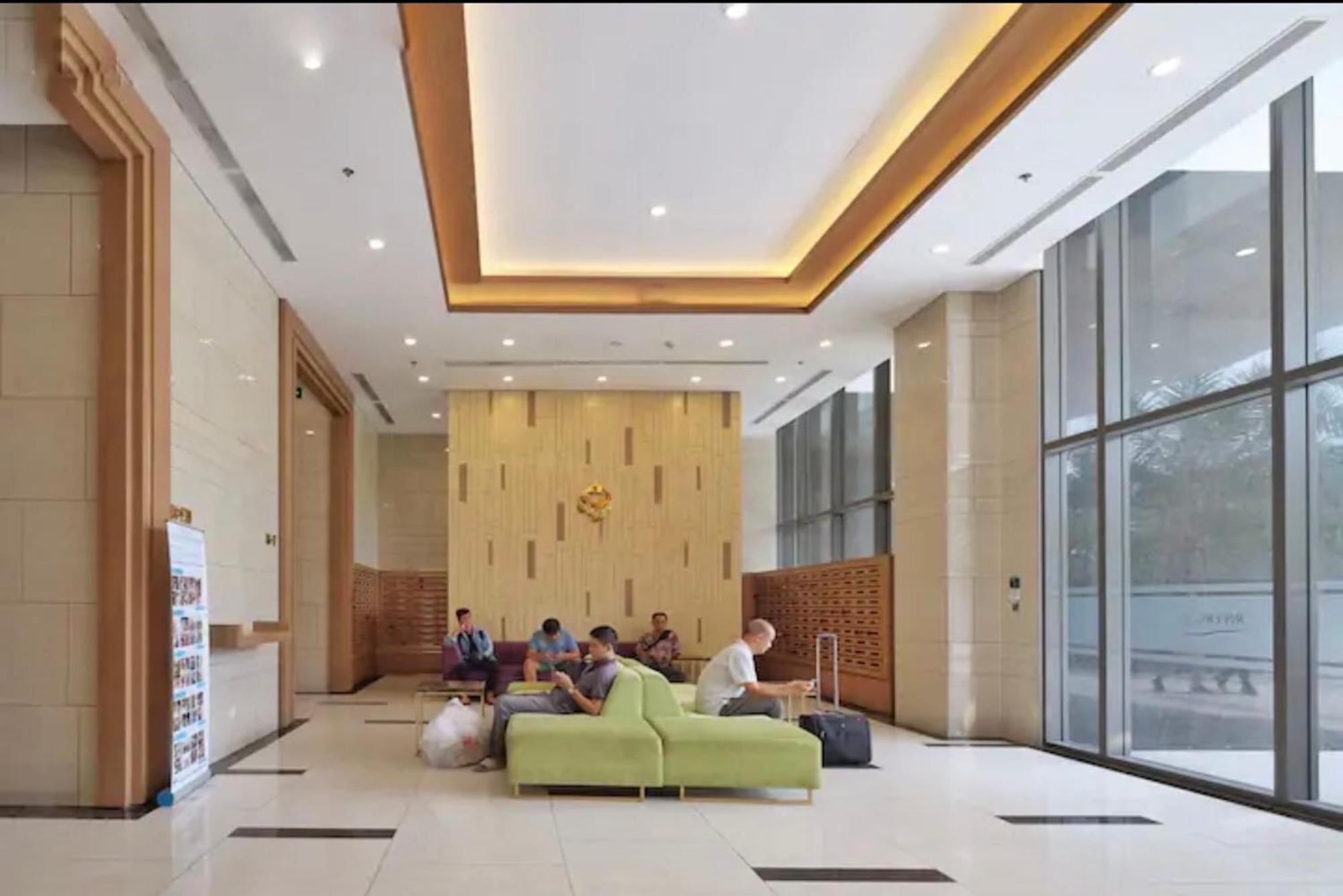 Zo Rivergate Center Free Pool TP. Hồ Chí Minh